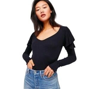We The Free Womens Long Sleeve Ruffle Scoop Neck Knit PulloverTop Black Sz XS